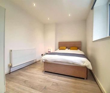 Penistone Road, Kirkburton, Huddersfield, HD8 - Photo 2