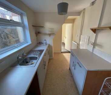 3 bedroom end of terrace house to rent - Photo 4