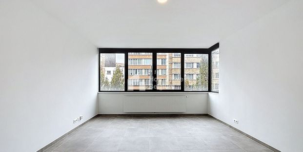 Appartement te huur in Jette voor € 990 met 1 slaapkamer - Photo 1