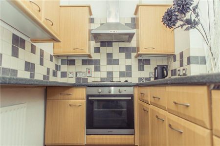 5 bedroom semi-detached house to rent - Photo 4