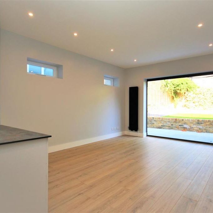 3 bedroom flat to rent - Photo 1