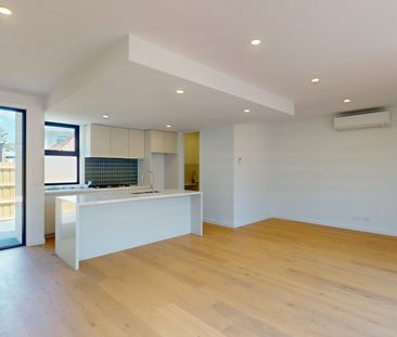 Fresh, Modern, and Minutes from the Beach - Photo 2