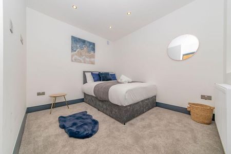 4 bedroom flat to rent - Photo 4