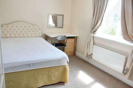 Roe Drive, Norwich, Norwich, NR5 - Photo 2