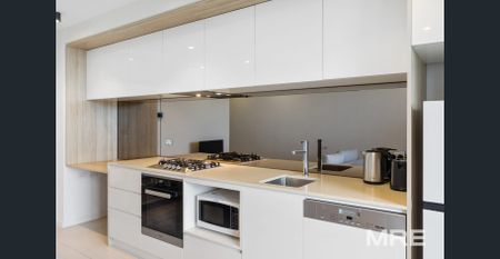 Designer Furnished Apartment - Photo 4