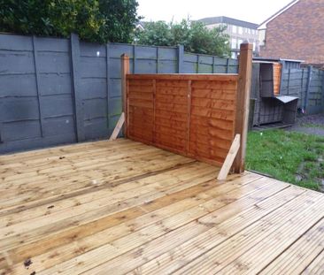 2 bedroom mews to rent - Photo 5