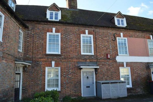 Faulkner Square, Hungerford, RG17 - Photo 1