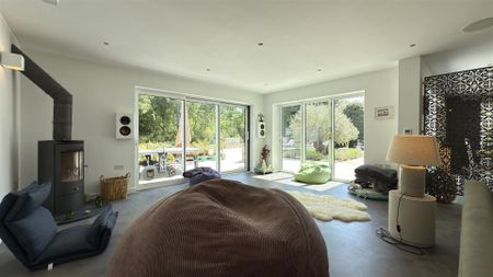 6 Bedroom House - Photo 2