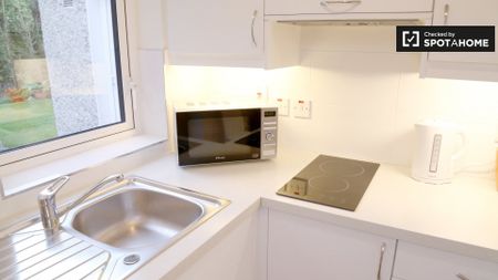 Sunny studio apartment for rent in Rathgar, Dublin - Photo 5