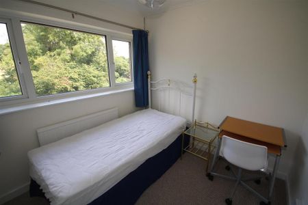 4 bedroom terraced house to rent - Photo 5