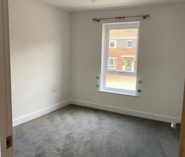 3 bedroom semi-detached house to rent - Photo 6