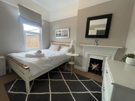 12 Adelaide Avenue, Lisburn Road, Belfast, BT9 7FY - Photo 3