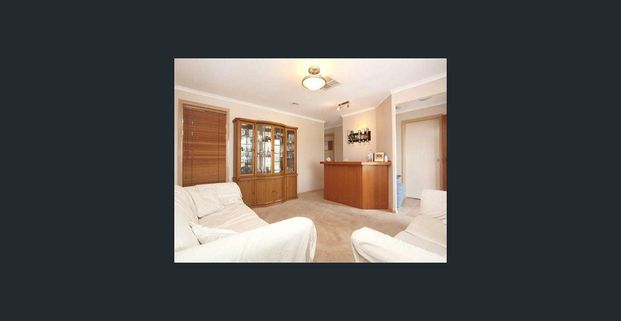 Spacious 4-Bedroom Family Home with Double Garage & Generous Backyard!! - Photo 1