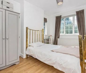 6 bedroom detached house to rent - Photo 2