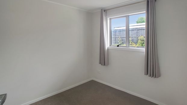 NEW LYNN - 2 Bedroom - Photo 1