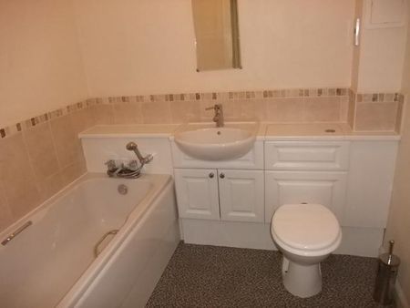2 bedroom flat to rent - Photo 5