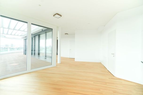 Lichtdurchflutete Dachgeschosswohnung mit beeindruckendem Panoramablick auf die Donauinsel - Photo 1