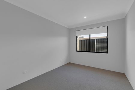 Five Bedroom Home in Madora Bay - Photo 3