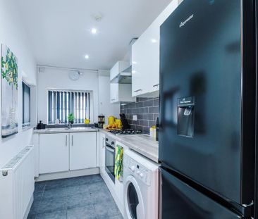 3 bedroom terraced house to rent - Photo 1