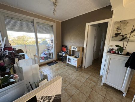 Location Appartement 4 pièces 78 m2 à Fresnoy-le-Grand - Photo 5