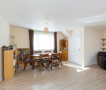 4 Bed Semi-Detached House, Ronnie Lane, E12 - Photo 3