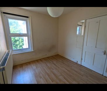 3 Bed Semi-Detached House, Winchester Road, SO16 - Photo 2