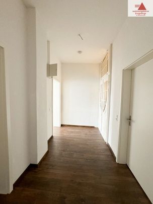 Moderne 2-Raum-Wohnung mit Einbauküche in der oberen Stadt von Annaberg! - Photo 1