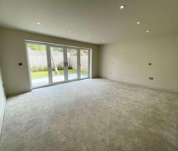 The Willows, Woodlinken Drive, Verwood, Dorset, BH31 - Photo 2