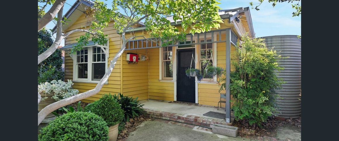 Alluring Lifestyle Cottage with Separate Studio - Photo 1