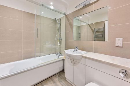 3 bedroom flat to rent - Photo 5