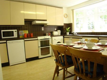 2 Bedroom Town House To Rent in Lenton - Photo 5