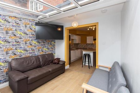 8 bedroom house to rent - Photo 2