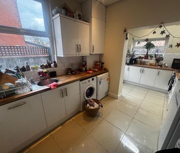 4 bedroom end of terrace house to rent - Photo 6