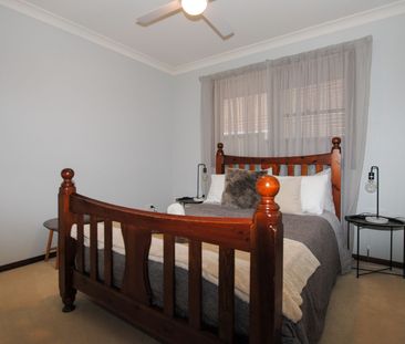 FOUR BEDROOM FULLY FURNISHED FAMILY HOME - Photo 4