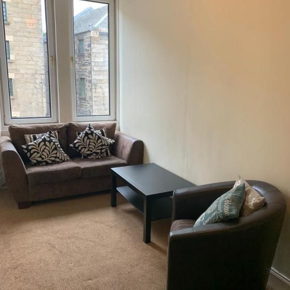 3 bedroom flat to rent - Photo 1