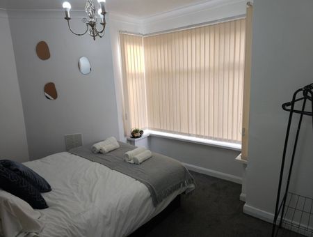 5 Bed Semi-Detached House, Richmond Mount, LS6 - Photo 3