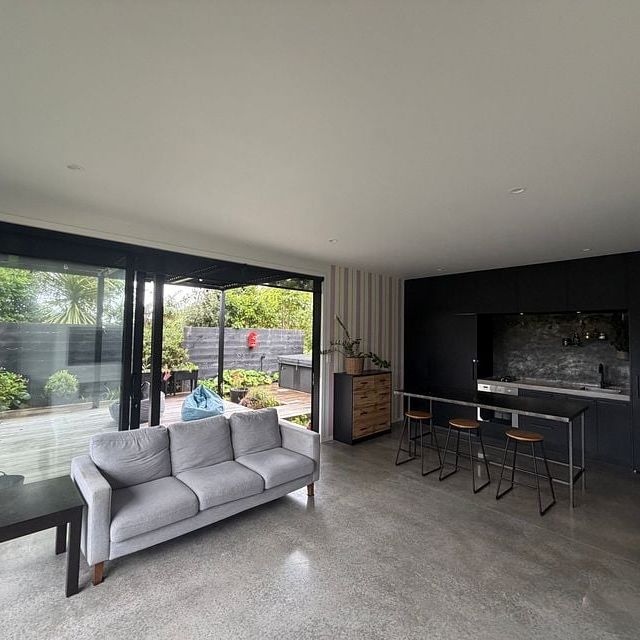 Charming 2 bedroom shed/house with grazing - Photo 1