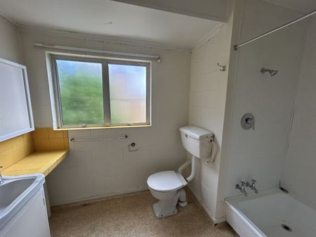 Two bedroom on Coronation. - Photo 5