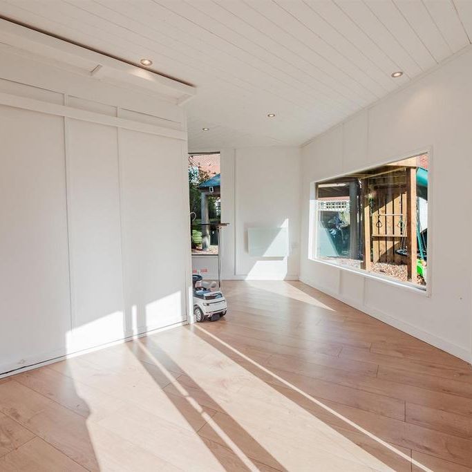 5 bedroom detached house to rent - Photo 1