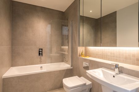 Three bedroom apartment @ Opus, 6 Hanover Quay, Grand Canal Dock, Dublin 2. - Photo 5