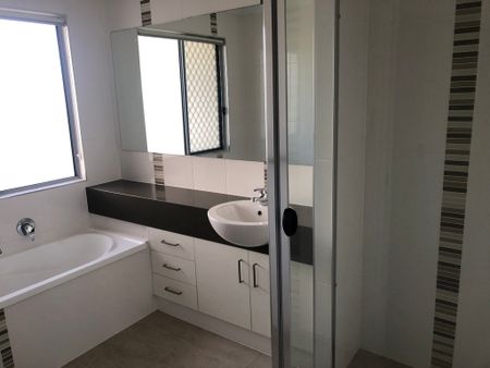 Fully fenced low maintenance yard - Photo 5