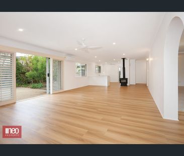 Renovated Family Home With Pool - Photo 3