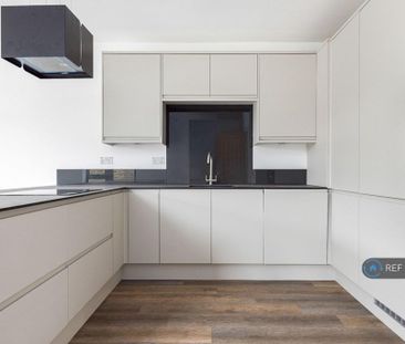 3 bedroom semi-detached house to rent - Photo 6