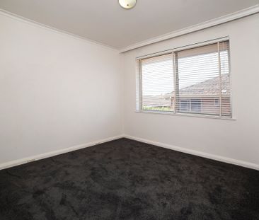 Roomy One Bedroom Apartment! - Photo 5