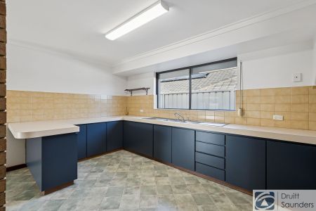 Spacious Family Home in Sought After Location - Lawnmowing Included! - Photo 5