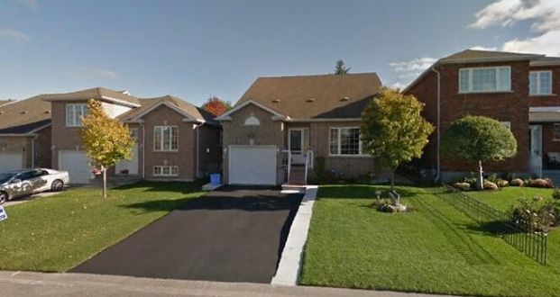 1045 Whitney Cres Midland | $2600 per month | Plus Heat | Plus Water | Plus Hydro - Photo 1