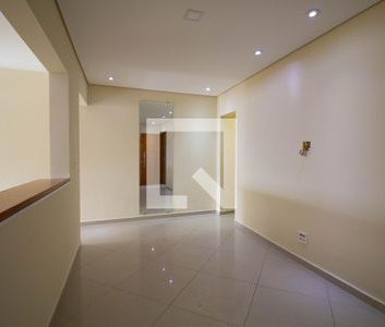 Casa para alugar com 74m², 2 quartos e sem vaga - Foto 2