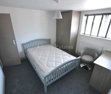 3 bedroom flat to rent - Photo 4