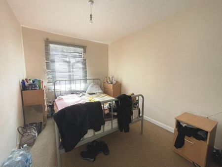3 bedroom flat to rent - Photo 2