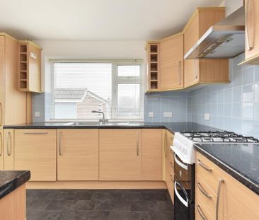 2 bedroom semi-detached bungalow to rent - Photo 6